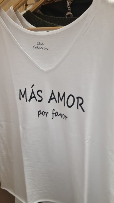 CAMISETA ¨MAS AMOR PORFAVOR ¨