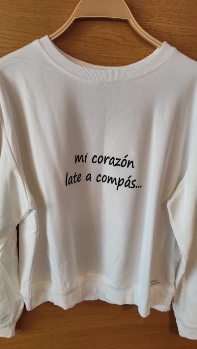 Sudadera "mi corazón late a compás"