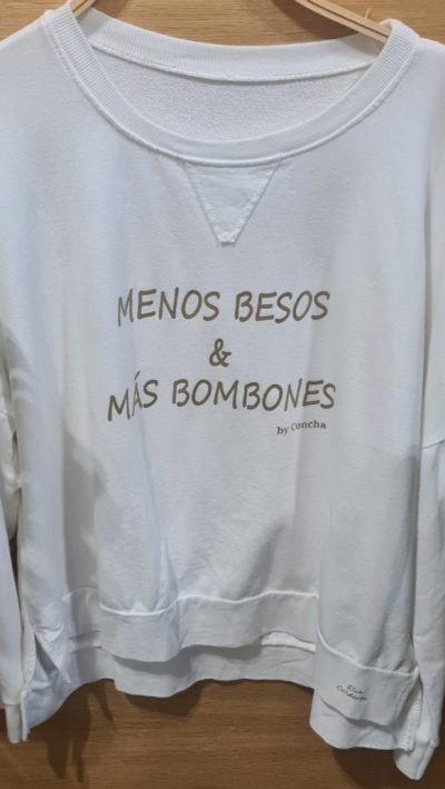 Sudadera "menos besos & más bombones "