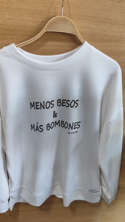 Sudadera "menos besos & más bombones"